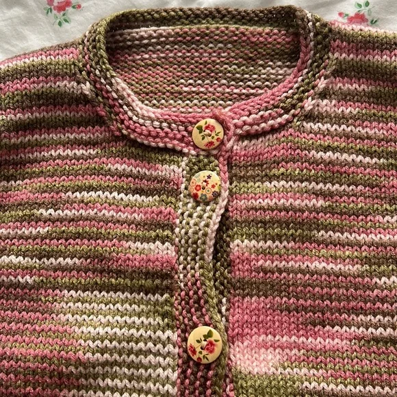 Vintage hand knit sweater vest with floral buttons - Picture 2 of 7